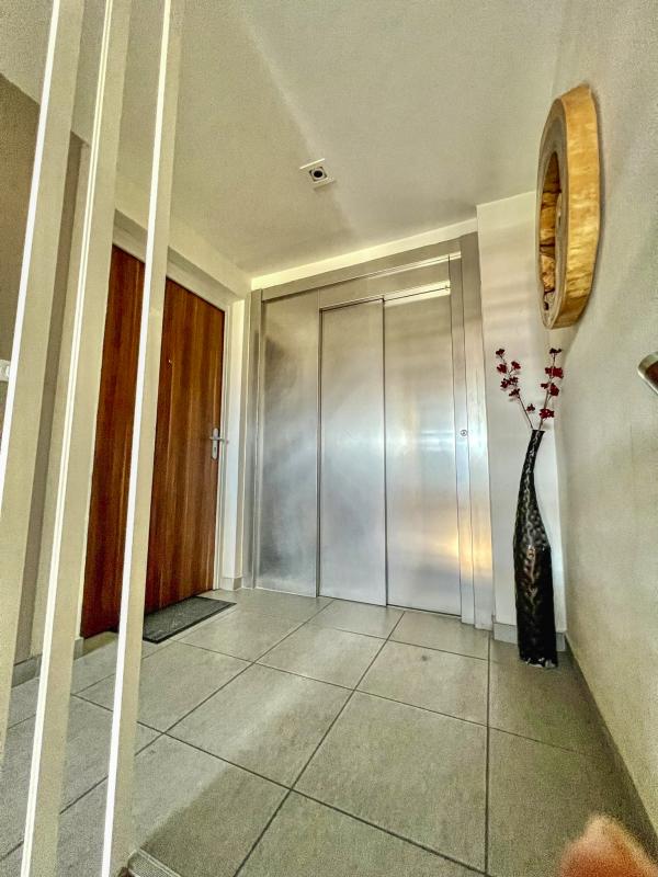 23.A louer appartement Saint François Guadeloupe-Palier ascenseur